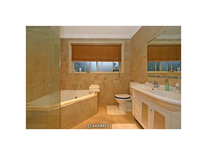 14 Oatley Parade (cnr Larool Ave), Oatley NSW 2223