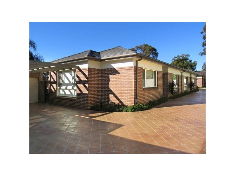 2/94 Belmore Road, Peakhurst NSW 2210