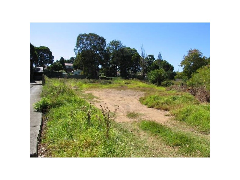 10 Clarendon Road, Peakhurst NSW 2210