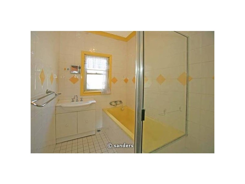 33 Clarendon Road, Peakhurst NSW 2210