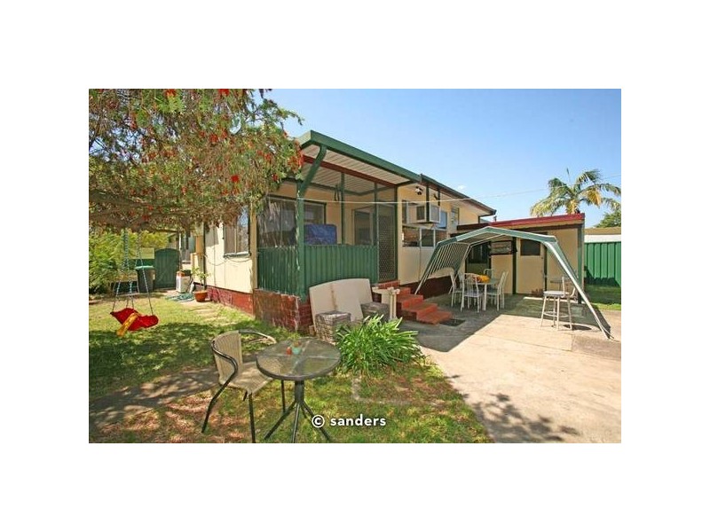 33 Clarendon Road, Peakhurst NSW 2210