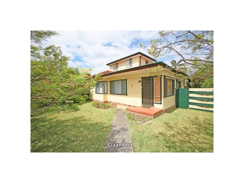 33 Clarendon Road, Peakhurst NSW 2210