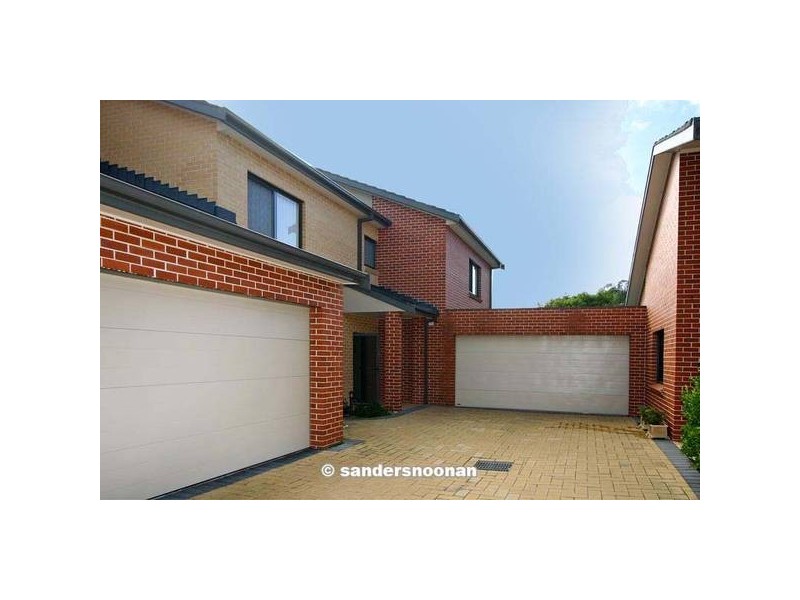 2/25-27 Henry Lawson Drive, Peakhurst NSW 2210