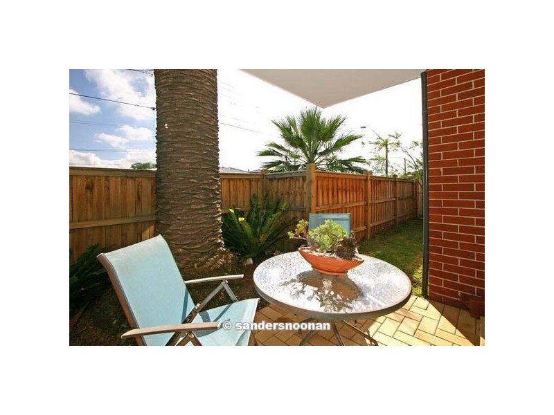 2/25-27 Henry Lawson Drive, Peakhurst NSW 2210