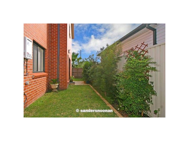 2/25-27 Henry Lawson Drive, Peakhurst NSW 2210