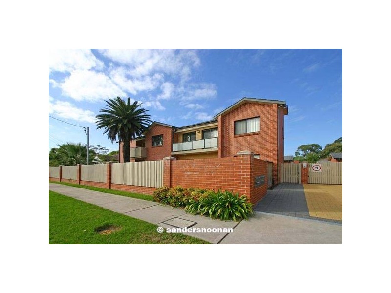 2/25-27 Henry Lawson Drive, Peakhurst NSW 2210