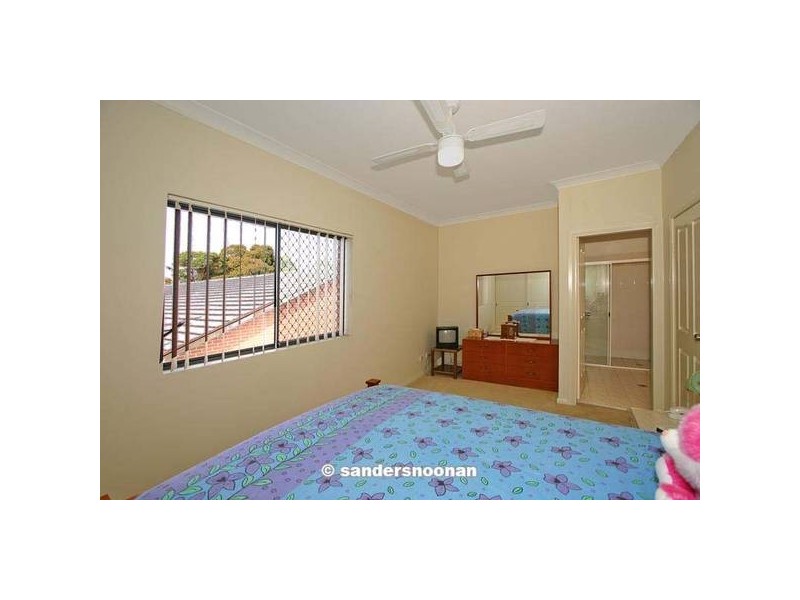 2/25-27 Henry Lawson Drive, Peakhurst NSW 2210