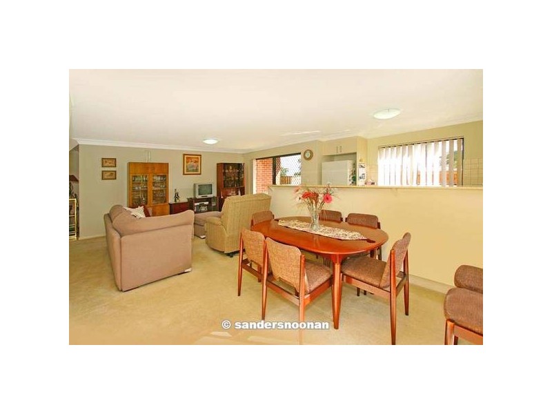 2/25-27 Henry Lawson Drive, Peakhurst NSW 2210