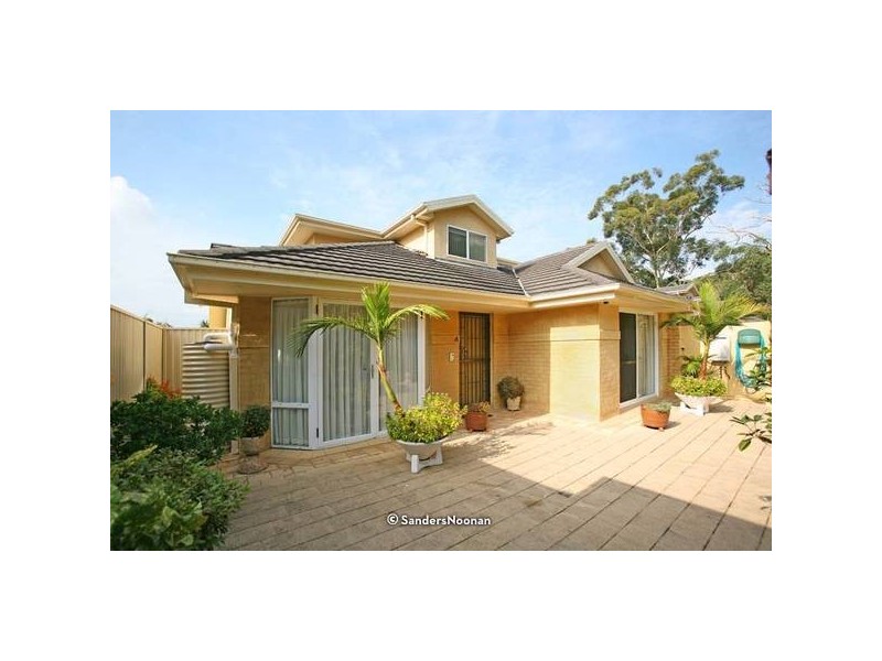 4/4 Woodcliff Parade, Lugarno NSW 2210