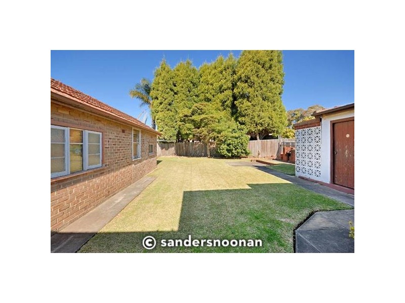 9 Highland Road, Peakhurst NSW 2210