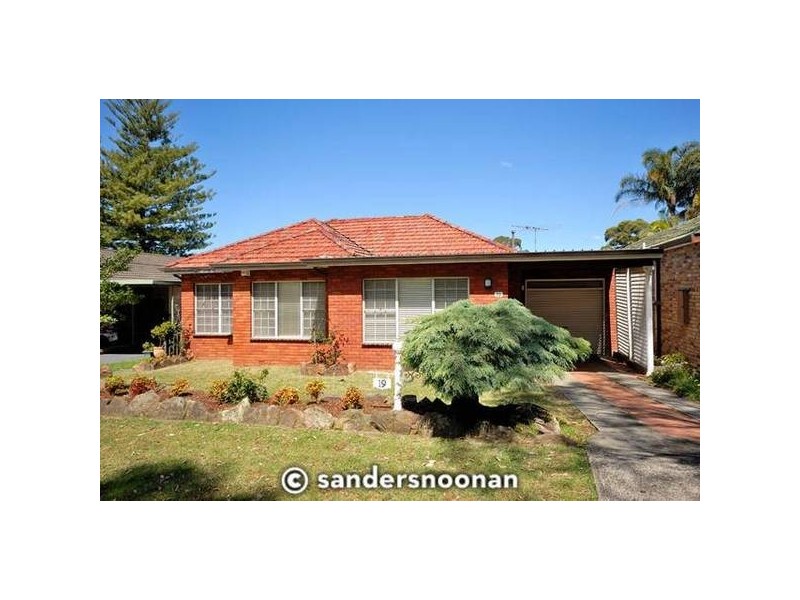 19 Caledonia Crescent, Peakhurst NSW 2210