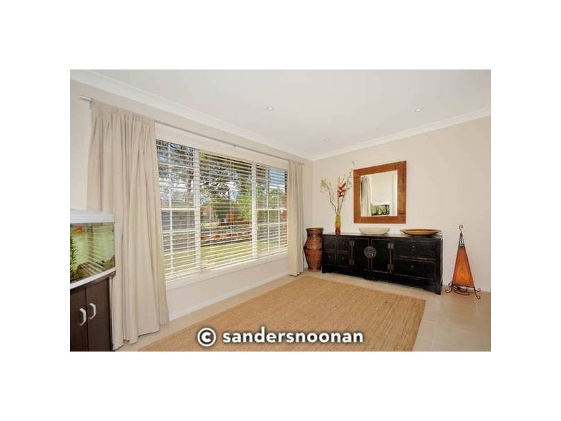 19 Caledonia Crescent, Peakhurst NSW 2210