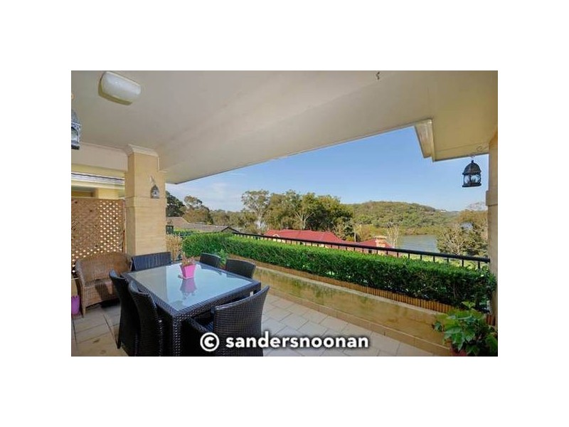 2/4 Woodcliff Parade, Lugarno NSW 2210