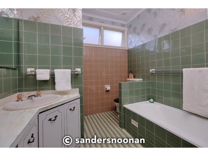 10 Allwood Crescent, Lugarno NSW 2210