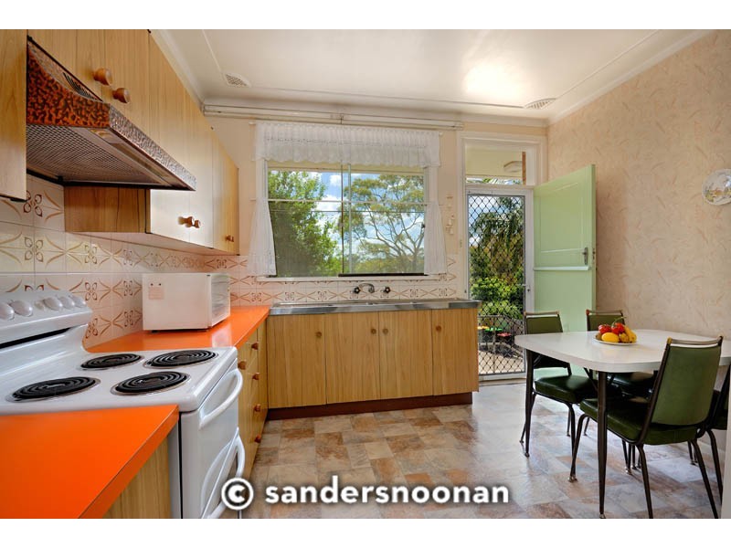 10 Allwood Crescent, Lugarno NSW 2210