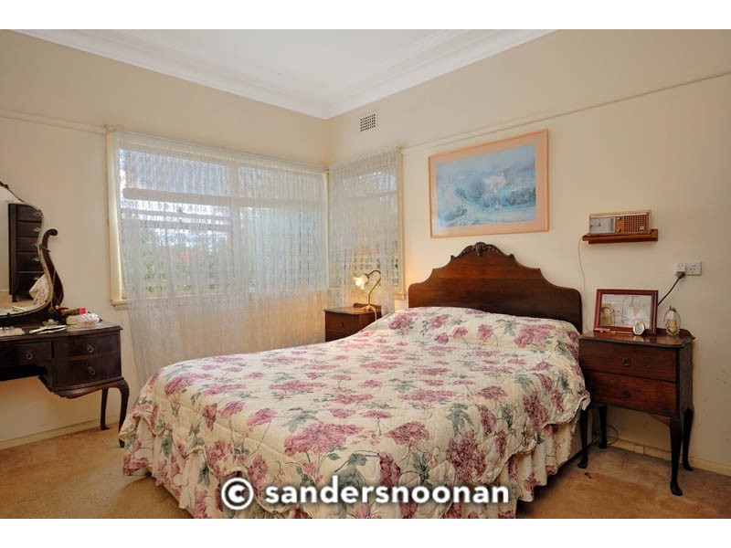 6 Beaumaris Crescent, Mortdale NSW 2223