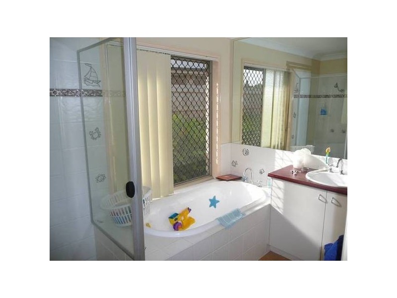 Eatons Hill QLD 4037