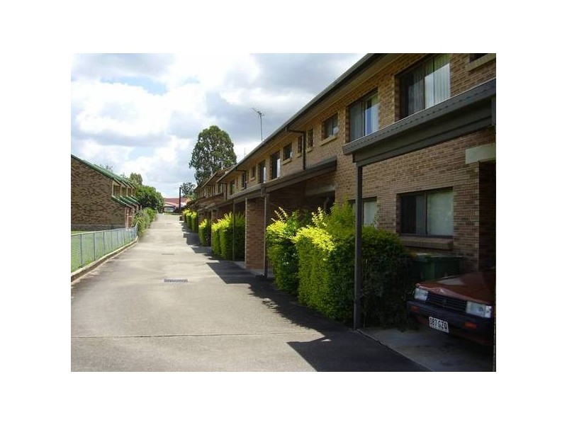 4/7 River Street, Petrie QLD 4502