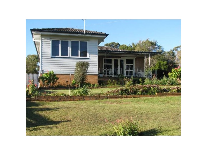 16 Crest St, Kallangur QLD 4503