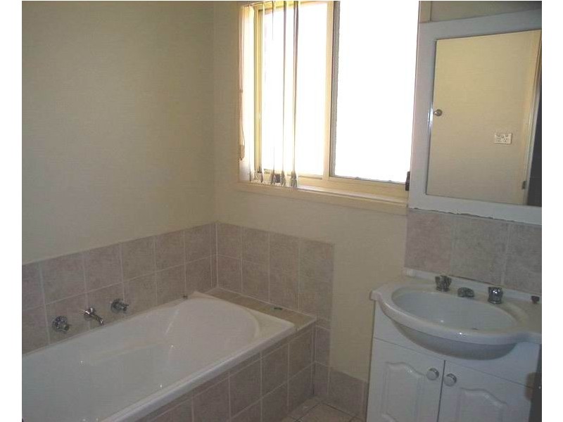 1 Lombardo St, Prestons NSW 2170
