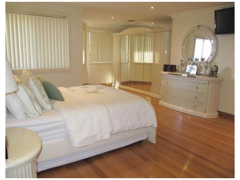 36 Hackett Road, Abbotsbury NSW 2176