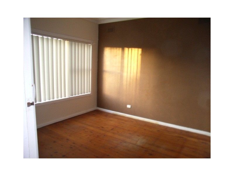 8 Vincent Ave, Liverpool NSW 2170