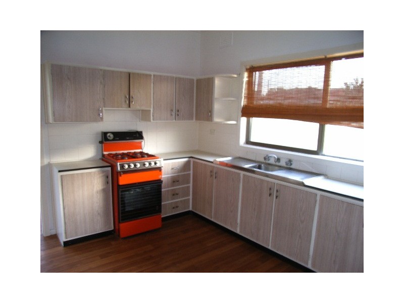 8 Vincent Ave, Liverpool NSW 2170