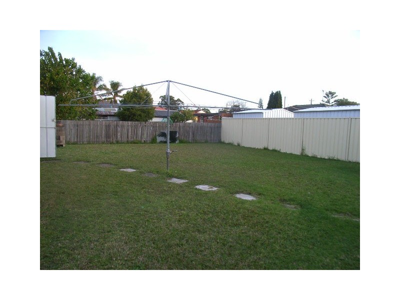 8 Vincent Ave, Liverpool NSW 2170