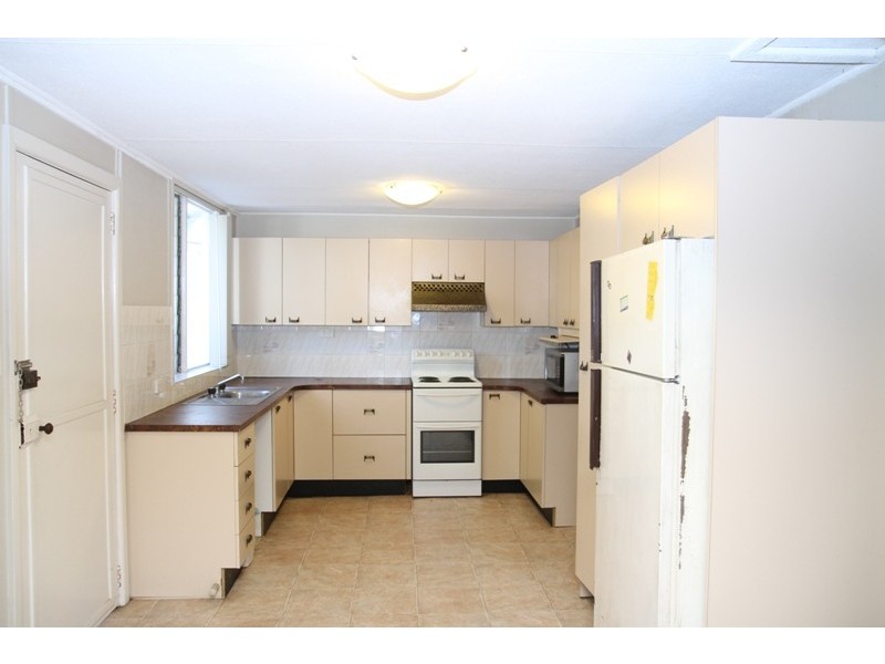 16 Moorebank Ave, Moorebank NSW 2170