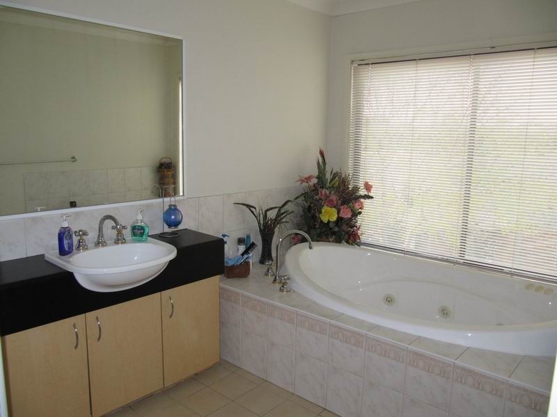 West Hoxton NSW 2171