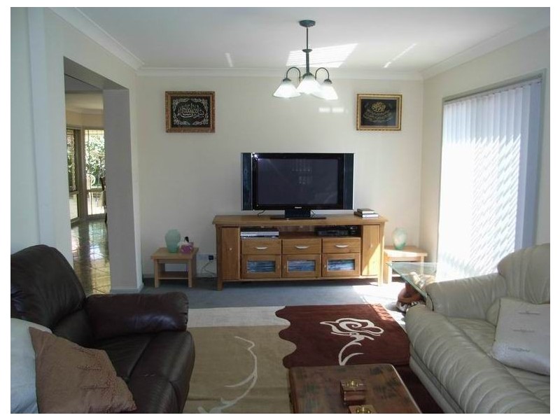 13 Levendale Street, West Hoxton NSW 2171