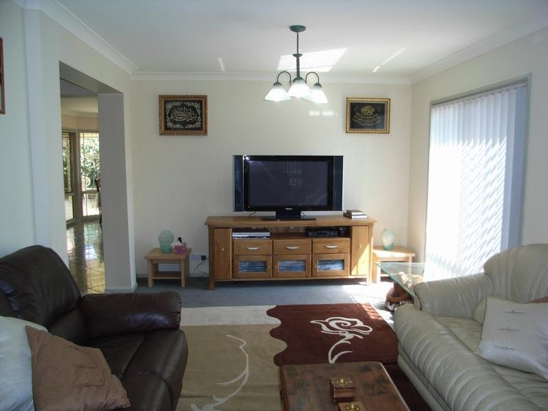 13 Levendale Street, West Hoxton NSW 2171