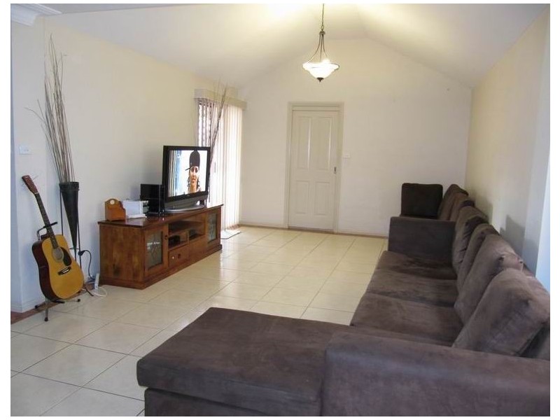 11 Chadley Place, West Hoxton NSW 2171