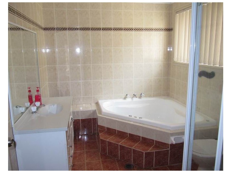 11 Chadley Place, West Hoxton NSW 2171