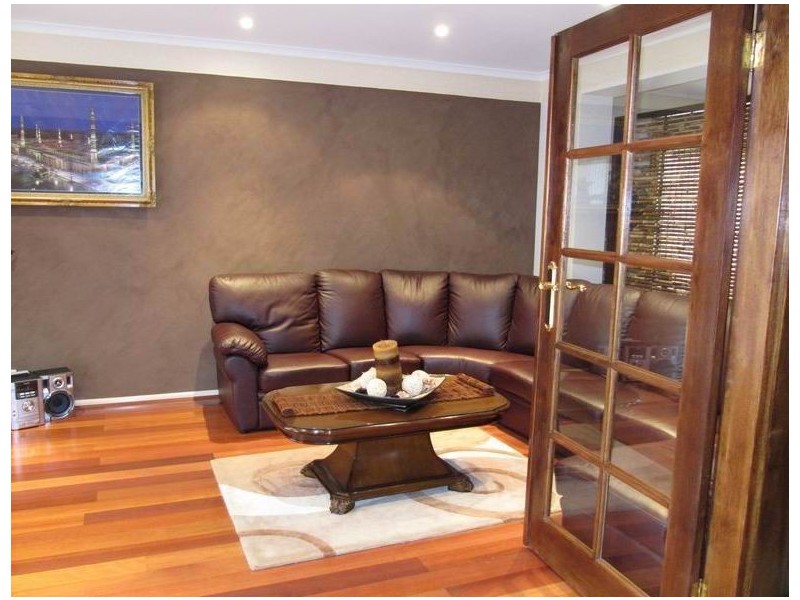 11 Calabria St, Prestons NSW 2170