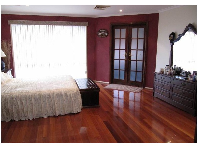 11 Calabria St, Prestons NSW 2170