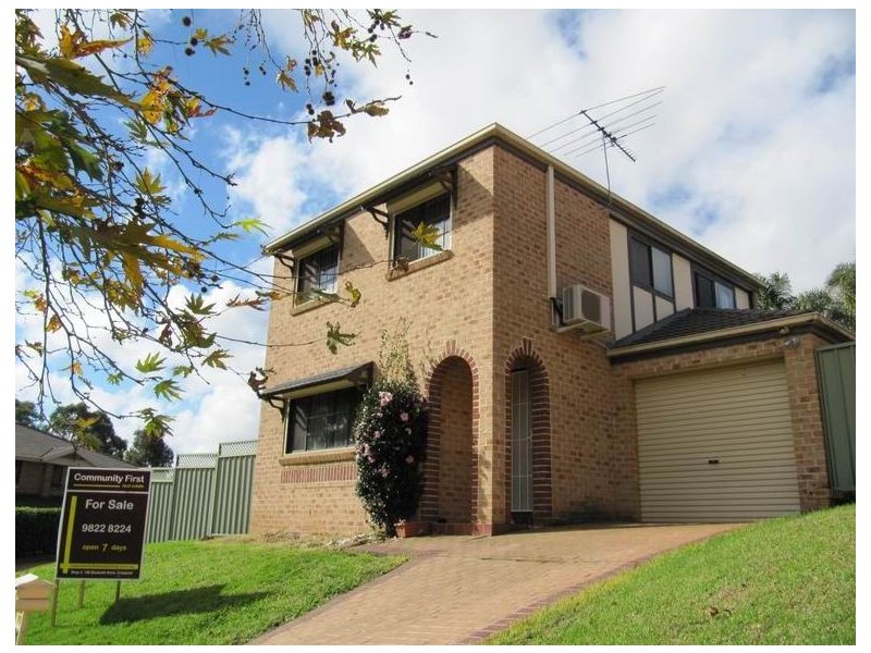 11 Whiteley Close, Casula NSW 2170