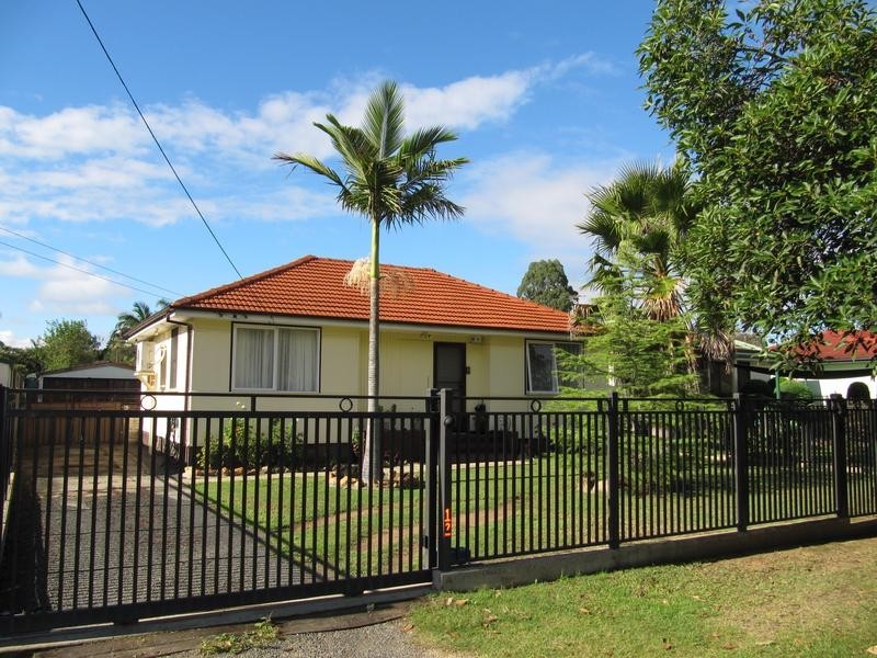 12 Charter Street, Sadleir NSW 2168