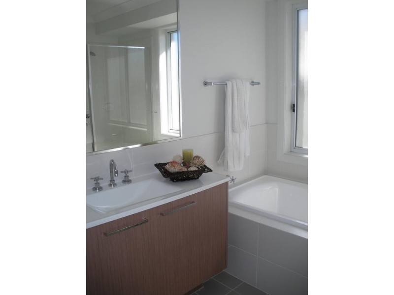 3 Lockheed Avenue, Middleton Grange NSW 2171