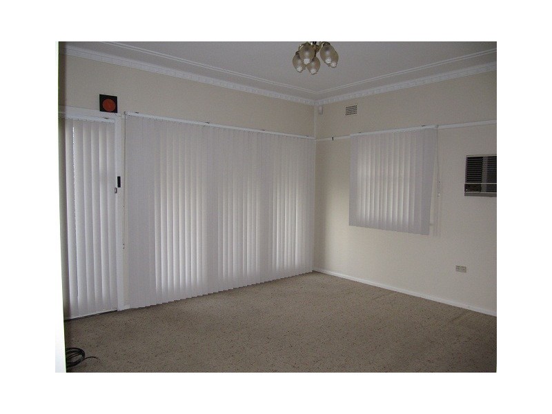 8 Roland Avenue, Liverpool NSW 2170