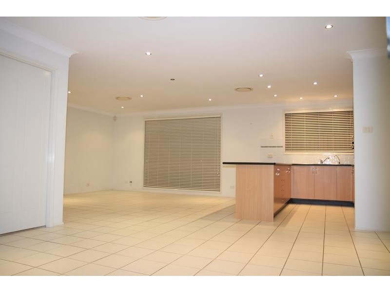 25 Ferraro Crescent, West Hoxton NSW 2171