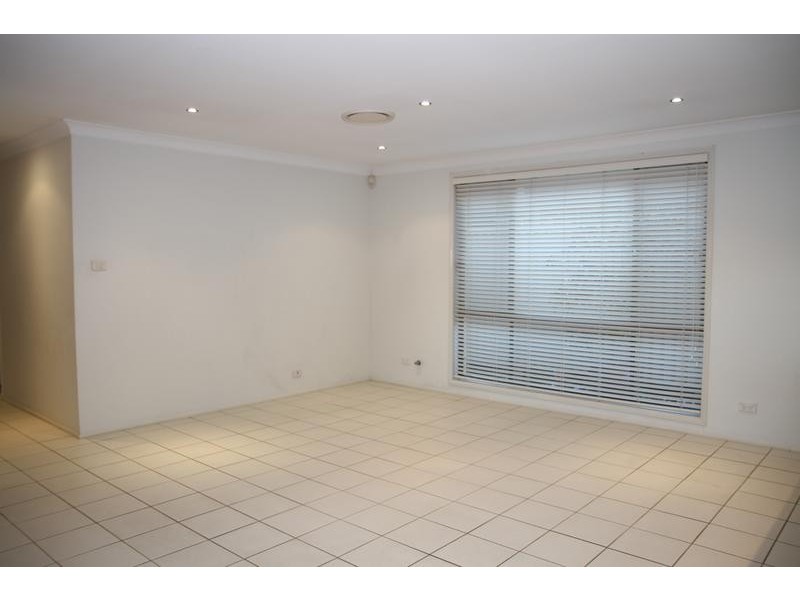 25 Ferraro Crescent, West Hoxton NSW 2171