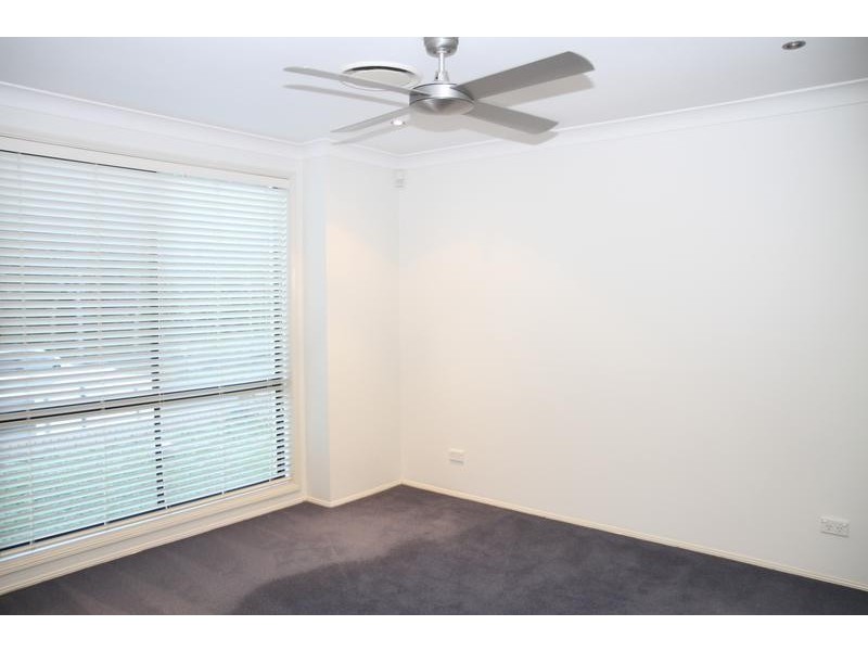 25 Ferraro Crescent, West Hoxton NSW 2171