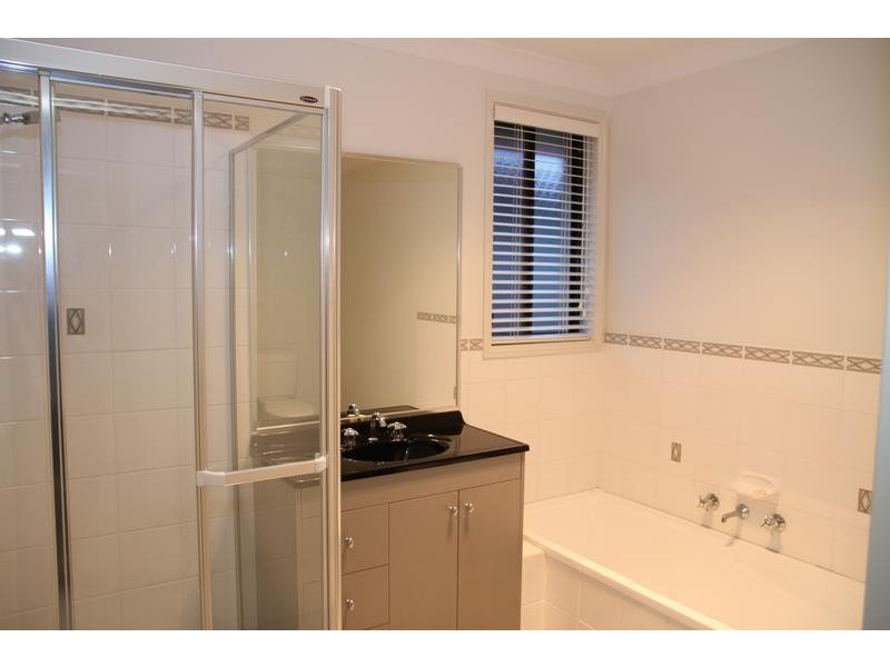 25 Ferraro Crescent, West Hoxton NSW 2171