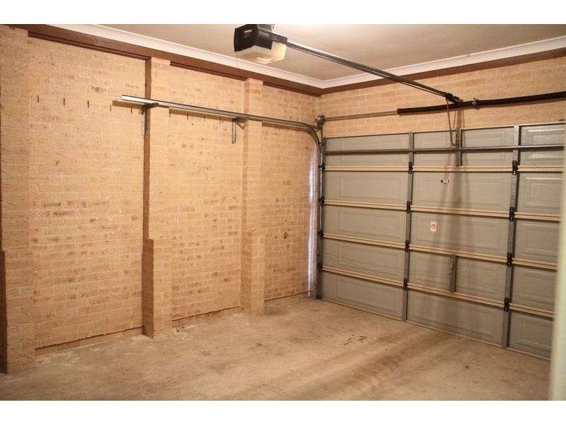 25 Ferraro Crescent, West Hoxton NSW 2171