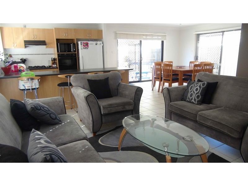 25 Ferraro Crescent, West Hoxton NSW 2171