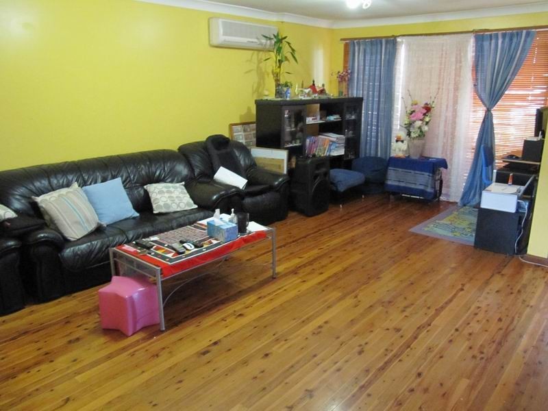 16 Firth Ave, Green Valley NSW 2168