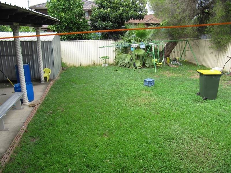 16 Firth Ave, Green Valley NSW 2168