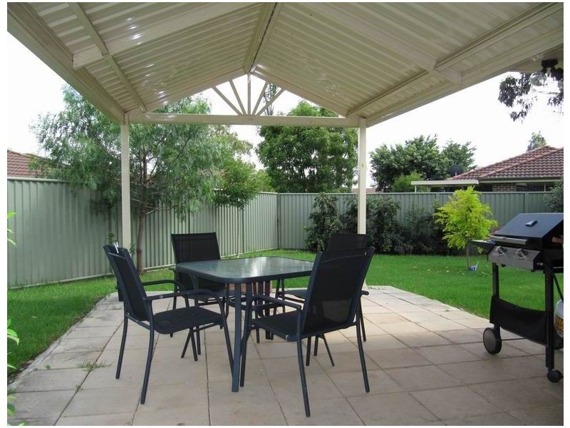 8 Rabaul Close, Bossley Park NSW 2176