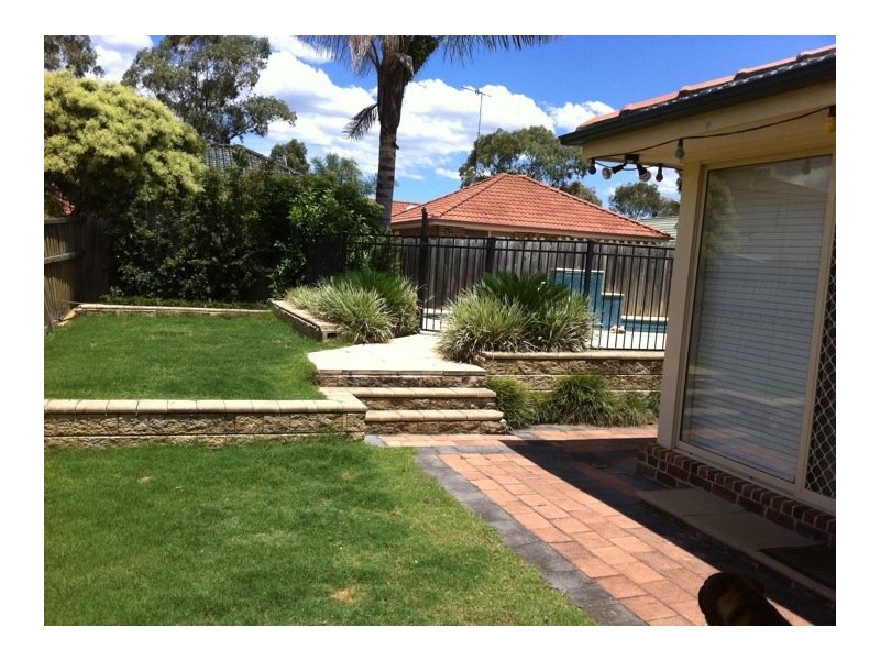 6 Kew Gardens Court, Wattle Grove NSW 2173